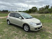 Usado Nissan Tiida Acenta 126 CV (92 kW) 2009 Beige Berlina