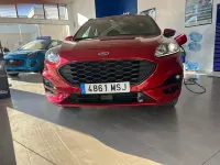 Usado Ford Kuga ST-Line 225 CV (165 kW) 2024 Rojo lucid (metalizado) SUV