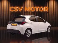 Usado Toyota Yaris Style 116 CV (85 kW) 2022 Blanco Utilitario
