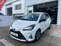 Usado Toyota Yaris Hybrid Active 100 CV (73 kW) 2020 Blanco Berlina