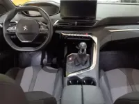 Käytetty Peugeot 3008 Allure 130 HP (95 kW) 2023 Punainen Katumaasturi