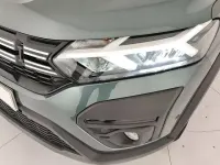 Usado Dacia Jogger Expression 100 CV (73 kW) 2025 Verde Monovolumen