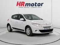 Usado Renault Mégane III Authentique 90 CV (66 kW) 2011 Gris / plata Berlina