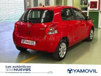 Usado Toyota Yaris Connect Style 101 CV (74 kW) 2011 Rojo Utilitario