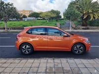 Usado VW Polo Advance 95 CV (69 kW) 2021 Naranja Berlina