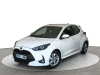 Usado Toyota Yaris Hybrid Active 116 CV (85 kW) 2022 Blanco Berlina