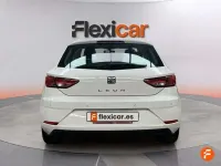Usado Seat Leon ST Style 110 CV (80 kW) 2018 Blanco Familiar