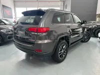 Usado Jeep Grand Cherokee Trailhawk 250 CV (183 kW) 2018 Gris / plata SUV