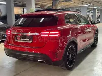 Usado Mercedes GLA180 AMG line 122 CV (89 kW) 2017 Rojo SUV
