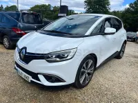 Usado Renault Scénic Zen 130 CV (95 kW) 2018 Blanco Monovolumen