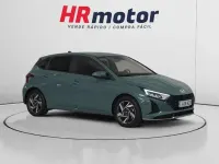 Usado Hyundai i20 101 CV (74 kW) 2025 Verde Utilitario