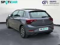 Usado VW Polo Life 95 CV (69 kW) 2023 Gris Utilitario