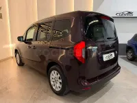 Usado Mercedes T180 116 CV (85 kW) 2023 Violeta / lila Monovolumen