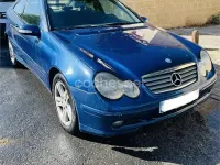 Usado Mercedes C220 143 CV (105 kW) 2002 Azul Berlina