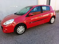 Usado Renault Clio II 85 CV (62 kW) 2010 Rojo Berlina