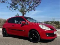 Usado Renault Clio II Expression 85 CV (62 kW) 2006 Rojo Berlina