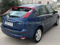 Usado Ford Focus Ambiente 90 CV (66 kW) 2006 Azul Berlina