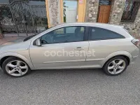 Usado Opel Astra GTC Enjoy 100 CV (73 kW) 2005 Blanco Berlina