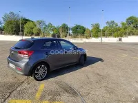 Usado Kia Rio 84 CV (61 kW) 2017 Gris / plata Berlina