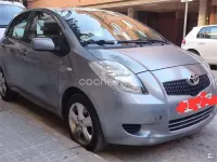 Usado Toyota Yaris Sol 90 CV (66 kW) 2007 Gris / plata Utilitario