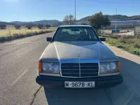 Usado Mercedes 200 179 CV (131 kW) 1985 Beige Berlina