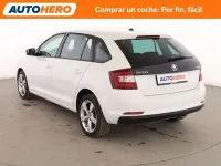 Usado Skoda Rapid 90 CV (66 kW) 2017 Blanco Utilitario