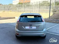 Usado Ford Focus Trend 109 CV (80 kW) 2010 Gris / plata Berlina