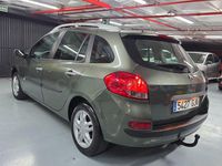 Usado Renault Clio GrandTour Dynamique 85 CV (62 kW) 2009 Verde Familiar