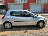 Usado Renault Clio II Dynamique 85 CV (62 kW) 2008 Gris / plata Berlina