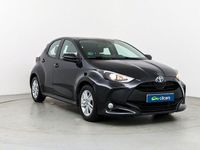 Usado Toyota Yaris Hybrid Active 116 CV (85 kW) 2022 Negro Berlina