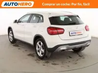 Usado Mercedes GLA180 Urban 122 CV (89 kW) 2017 Blanco SUV