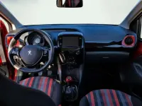 Usado Peugeot 108 Allure 69 CV (50 kW) 2021 Rojo Utilitario