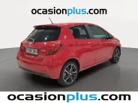 Usado Toyota Yaris Advance 100 CV (73 kW) 2016 Rojo Utilitario