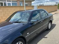 Usado Mercedes C200 Elegance 136 CV (100 kW) 2000 Negro Berlina