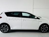 Usado Toyota Auris Hybrid Active 136 CV (100 kW) 2015 Blanco Berlina