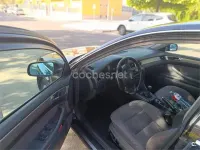 Usado Audi A6 165 CV (121 kW) 1998 Azul Familiar