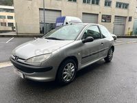 Usado Peugeot 206 75 CV (55 kW) 2001 Gris / plata Berlina