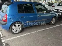 Usado Renault Clio II Privilege 80 CV (58 kW) 2002 Azul Berlina