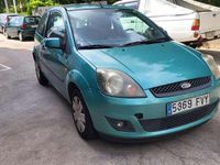 Usado Ford Fiesta Trend 90 CV (66 kW) 2007 Verde Utilitario