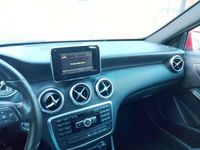 Usado Mercedes A200 Urban 136 CV (100 kW) 2015 Rojo Utilitario