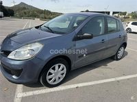 Usado Renault Clio II Dynamique 85 CV (62 kW) 2006 Gris / plata Berlina