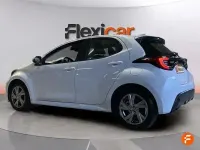 Usado Toyota Yaris Active 116 CV (85 kW) 2025 Blanco Utilitario