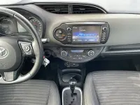 Usado Toyota Yaris Hybrid Active 100 CV (73 kW) 2019 Blanco Berlina