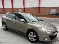 Usado Renault Mégane GrandTour Dynamique 105 CV (77 kW) 2009 Gris / plata Familiar