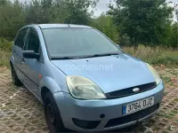 Usado Ford Fiesta Ghia 90 CV (66 kW) 2005 Gris / plata Utilitario