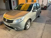 Usado Dacia Sandero Lauréate 75 CV (55 kW) 2010 Beige Berlina