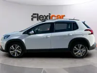 Usado Peugeot 2008 Active 100 CV (73 kW) 2019 Blanco SUV