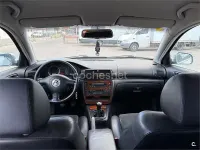 Usado VW Passat Highline 130 CV (95 kW) 2002 Gris / plata Berlina