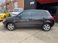 Usado Skoda Fabia Family 75 CV (55 kW) 2011 Negro Berlina