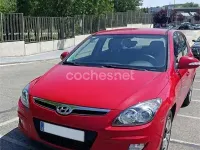 Usado Hyundai i30 Comfort 109 CV (80 kW) 2010 Rojo Berlina